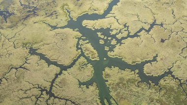 Dalyan deltasının ve Iztuzu sahilinin hava aracı görüntüsü. Türkiye.