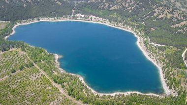 Türkiye 'nin orta batısında yer alan Golcuk Nature Park Gölü.