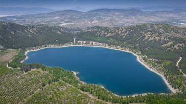 Türkiye 'nin orta batısında yer alan Golcuk Nature Park Gölü.