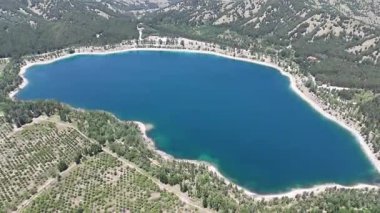 Türkiye 'nin orta batısında yer alan Golcuk Nature Park Gölü.