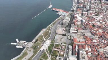 İzmir 'in Konak ilçesinin Liman ve Şehir manzaralı havadan görüntüsü 