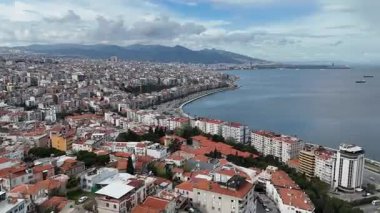 İzmir 'in Konak ilçesinin Liman ve Şehir manzaralı havadan görüntüsü 