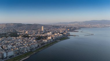 Alsancak 'ın muhteşem bir sabah manzarası, İzmir. Günaydın İzmir, Hindi. Hava görüntüsü.
