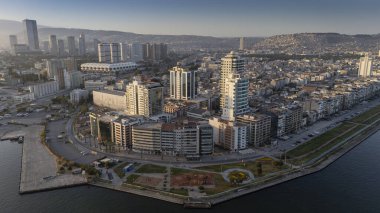 Alsancak 'ın muhteşem bir sabah manzarası, İzmir. Günaydın İzmir, Hindi. Hava görüntüsü.