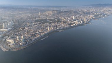 Alsancak 'ın muhteşem bir sabah manzarası, İzmir. Günaydın İzmir, Hindi. Hava görüntüsü.