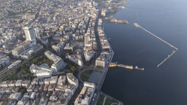 Alsancak 'ın muhteşem bir sabah manzarası, İzmir. Günaydın İzmir, Hindi. Hava görüntüsü.