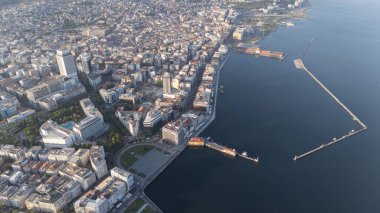Alsancak 'ın muhteşem bir sabah manzarası, İzmir. Günaydın İzmir, Hindi. Hava görüntüsü.