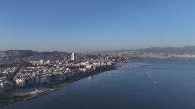 Alsancak 'ın muhteşem bir sabah manzarası, İzmir. Günaydın İzmir, Hindi. Hava görüntüsü.