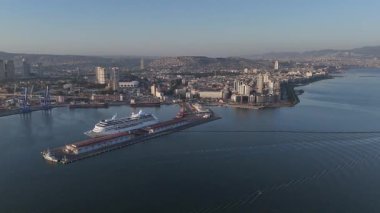 Alsancak 'ın muhteşem bir sabah manzarası, İzmir. Günaydın İzmir, Hindi. Hava görüntüsü.