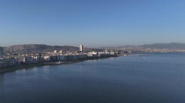 Alsancak 'ın muhteşem bir sabah manzarası, İzmir. Günaydın İzmir, Hindi. Hava görüntüsü.