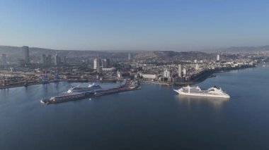 Alsancak 'ın muhteşem bir sabah manzarası, İzmir. Günaydın İzmir, Hindi. Hava görüntüsü.