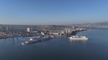 Alsancak 'ın muhteşem bir sabah manzarası, İzmir. Günaydın İzmir, Hindi. Hava görüntüsü.