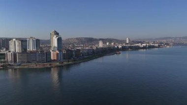 Alsancak 'ın muhteşem bir sabah manzarası, İzmir. Günaydın İzmir, Hindi. Hava görüntüsü.