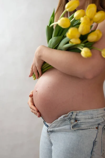 Šťastný Těhotná Žena Maminka Tatínek Druhý Trimestr Novorozenec Očekávání — Stock fotografie