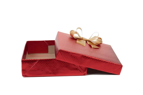 Confezione Regalo Rossa Con Fiocco Nastro Oro Isolato Sfondo Bianco — Foto Stock