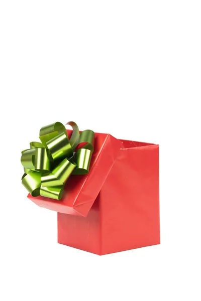Rode Geschenkdoos Met Gouden Lint Strik Geïsoleerd Witte Achtergrond Close — Stockfoto
