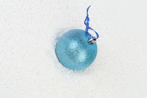 Blue Christmas Ball Blue Ribbon Located Artificial Snow Close — Stock Photo, Image