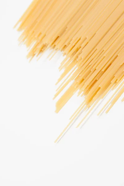Spaghettis Étalés Sur Une Surface Blanche Une Place Pour Texte — Photo