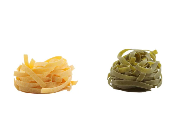 Těstoviny Italského Fettuccinu Formě Hnízda Izolované Bílém Pozadí Detailní Záběr — Stock fotografie