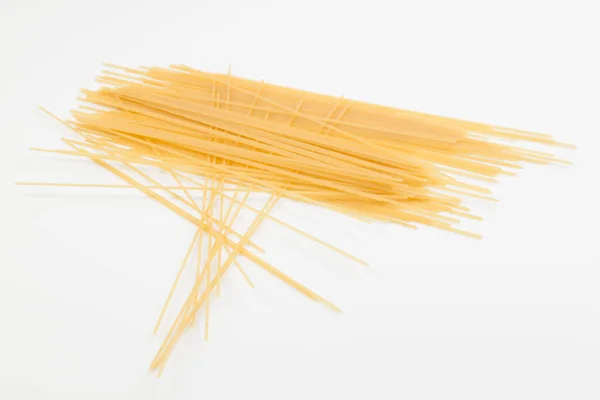 Spaghetti Sparsi Una Superficie Bianca Posto Testo Primo Piano — Foto Stock