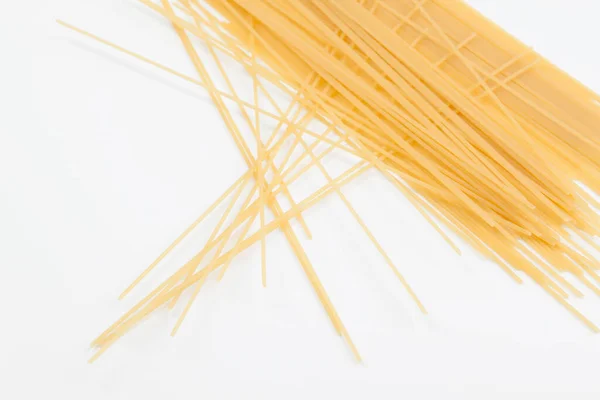 Spaghetti Sparsi Una Superficie Bianca Posto Testo Primo Piano — Foto Stock