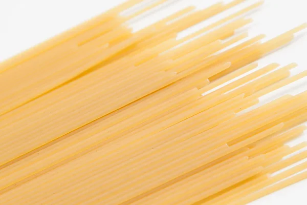Spagetti Beyaz Bir Yüzeye Yayılmış Metin Için Bir Yer Var — Stok fotoğraf