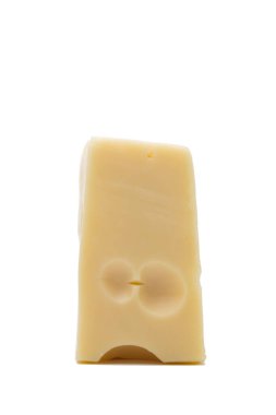 İştah açıcı bir parça peynir. Beyaz arka planda izole edilmiş. Yakın plan..