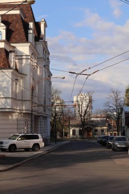 Moldova Cumhuriyeti 'nin Chisinau kentinin merkezi. Burası Mikhail Kogalniceanu ve Alexey Markevich caddelerinin arasındadır. 16 Nisan 2022.