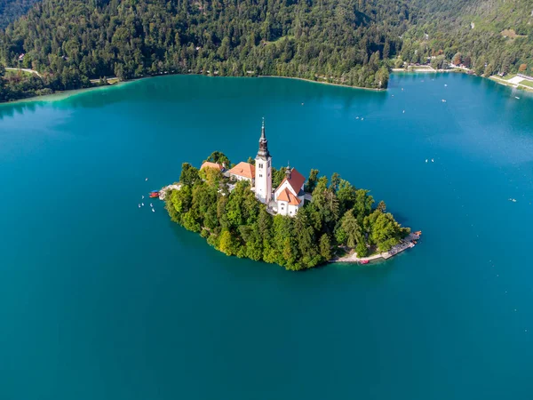 Schöne Idyllische Luftaufnahme Von Insel Burg Katholischer Marienkirche Bleder See — Stockfoto