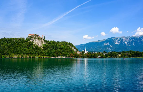 아름다운 목가적 호수에 카톨릭 마리아 교회에 있습니다 슬로베니아 — 스톡 사진