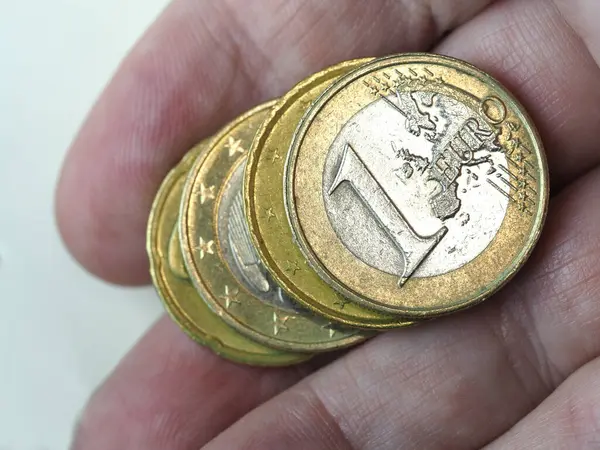 Σύγχρονα Κέρματα Ευρώ Στην Παλάμη Του Χεριού Σας — Φωτογραφία Αρχείου