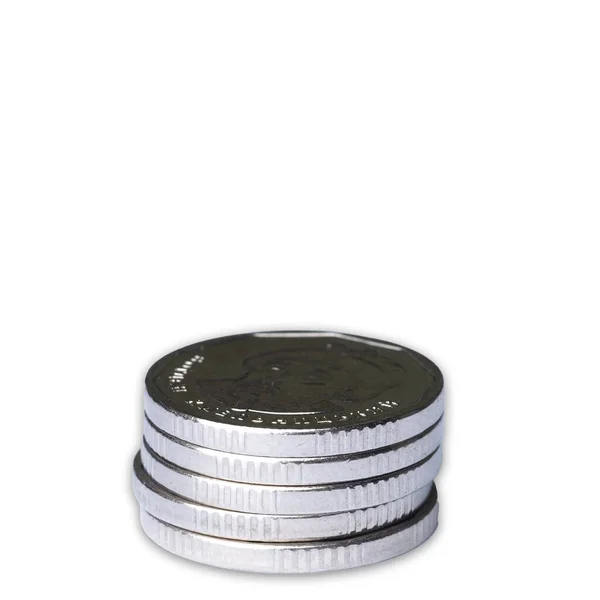Eine Säule Von Münzen Aus Weißem Metall Auf Weißem Hintergrund — Stockfoto