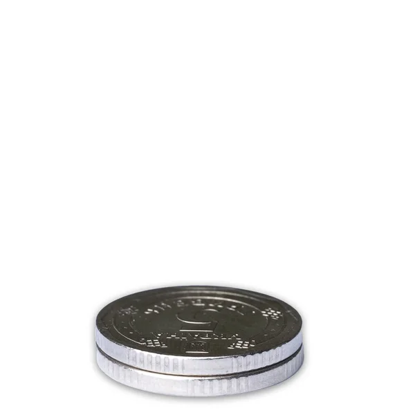 Μια Στήλη Νομισμάτων Από Λευκό Μέταλλο Λευκό Φόντο — Φωτογραφία Αρχείου