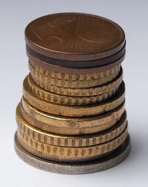 Вежа Європейських Монет Різних Номіналів — стокове фото