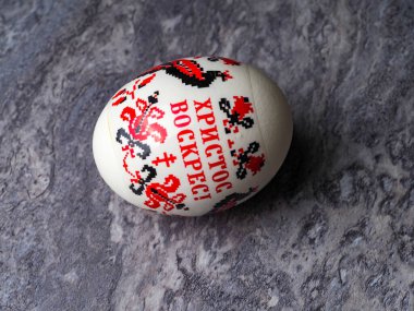 Ukrayna süslemeli Paskalya yumurtaları ve İsa 'nın yazıtları yükseliyor.