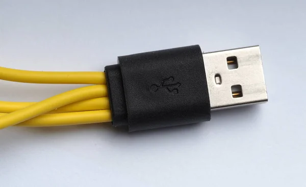 黄色的 Usb 电缆特写 — 图库照片