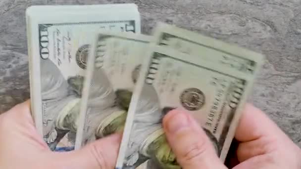 Het Tellen Handen Van 100 Dollar Bankbiljetten Van Het Nieuwe — Stockvideo