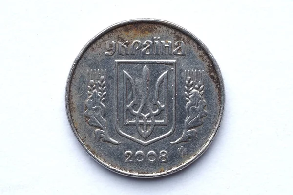 2008年乌克兰1克朗硬币的背面在流通 锈蚀和划痕严重 背景为白色 — 图库照片