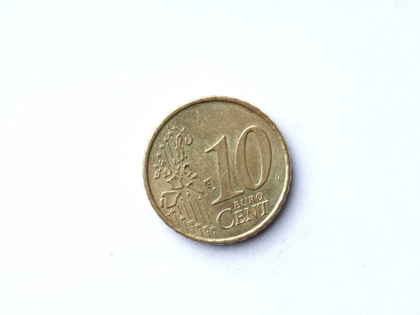在欧洲流通的2002年10美分硬币的正面有轻微的擦伤和划伤 背景为白色 — 图库照片