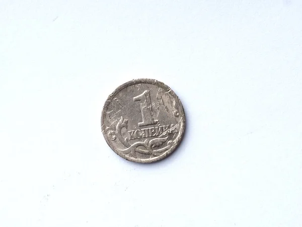 2000年俄罗斯一考普克硬币的正面 它在流通中 有很小的擦伤和划伤 背景是白色的 — 图库照片