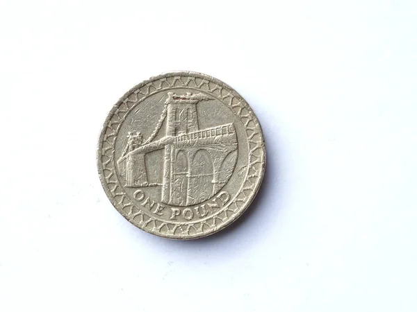 使用的2005年英语1枚硬币的背面 有轻微的擦伤和划伤 背景为白色 — 图库照片