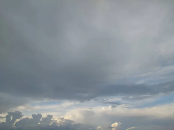 하늘과 하늘의 줄무늬와 — 스톡 사진
