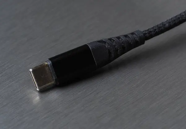 Zwart Usb Type Kabel Metalen Achtergrond Close — Stockfoto