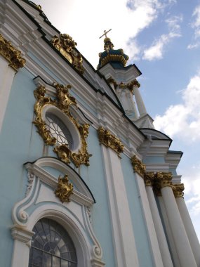 Kyiv 'deki St. Andrew Ortodoks Kilisesi cephesinin parçaları.