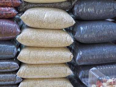 Marketteki Chia, Quinoa, Susam ve Hardal tohumlarının çeşitliliği