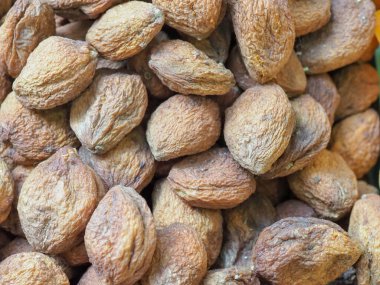 Kurutulmuş Şeftalilerin Yakın Çekimi: Doku ve Ayrıntılar