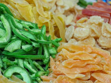 Egzotik Pazar: Kurumuş Meyvelerin Çeşitliliği Kivi, Ananas, Mango Ekranda