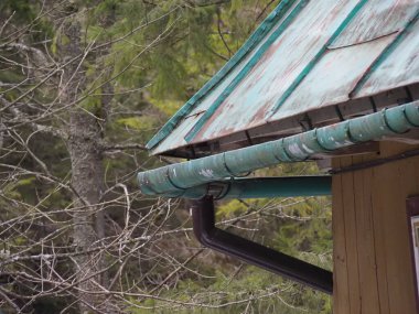 Patina Bakır Çatı ve oluk, yakın plan.