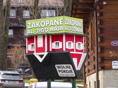 Polonya, Zakopane 'de Boşluk Bilgileriyle Baş Aşağı Tabela