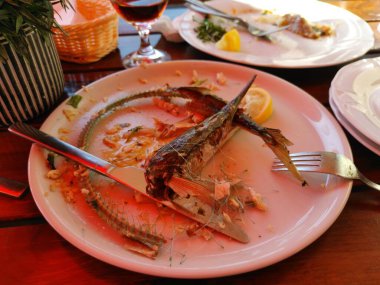 Lüks Restoran 'da Çatallı Kırmızı Akrep Balığının Kapanışı